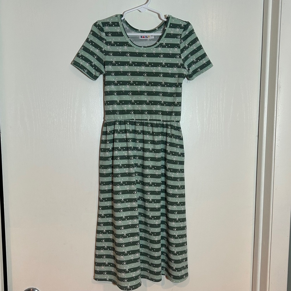 DotDotSmile Girls Green Striped Snowflake Short Sleeve Knit Dress Size 5/6